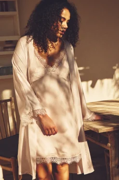 Kimonos & Robes | Bridal & Honeymoon Lingerie>Simone Pérèle Satin Secrets Mid-Length Kimono in Rose Sakura