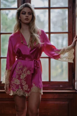 Silk Nightwear | Kimonos & Robes>Marjolaine Victoria Short Silk Kimono Fuchsia/Platinum